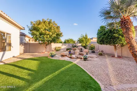 Exterior - 4811 E Patrick Ln, Phoenix, AZ 85054 photo 18 of 22