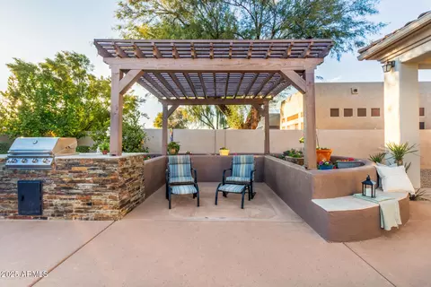 Exterior - 4811 E Patrick Ln, Phoenix, AZ 85054 photo 7 of 22