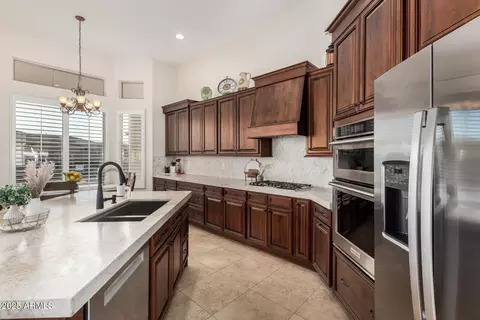 Kitchen - 4811 E Patrick Ln, Phoenix, AZ 85054 photo 3 of 4