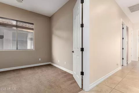 Entry Way - 4811 E Patrick Ln, Phoenix, AZ 85054 photo 4 of 4