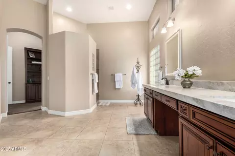 Bath - 4811 E Patrick Ln, Phoenix, AZ 85054 photo 3 of 6