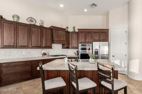 Kitchen - 4811 E Patrick Ln, Phoenix, AZ 85054 photo 4 of 4