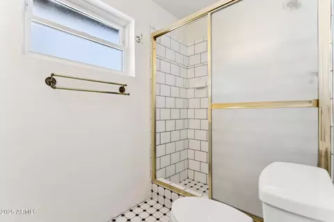 Bath - 3312 E Flower St, Phoenix, AZ 85018 photo 2 of 5