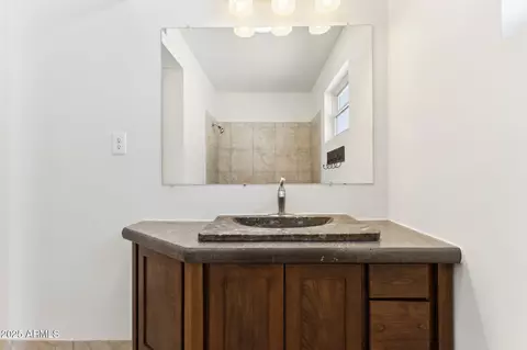 Bath - 3312 E Flower St, Phoenix, AZ 85018 photo 3 of 5
