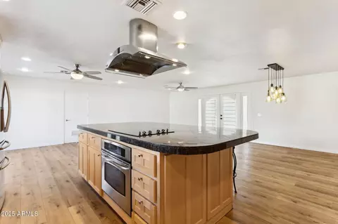 Kitchen - 3312 E Flower St, Phoenix, AZ 85018 photo 3 of 4