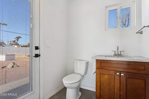 Bath - 3312 E Flower St, Phoenix, AZ 85018 photo 5 of 5
