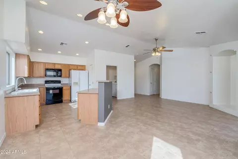 14595 S Tampico Rd, Arizona City, AZ 85123