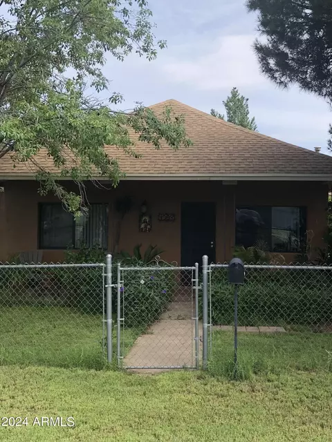 1008 E 19th St, Douglas, AZ 85607