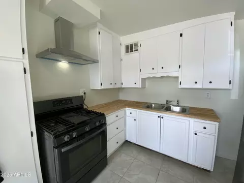 Kitchen - 3748 W Mobile Ln, Phoenix, AZ 85041 photo 2 of 3