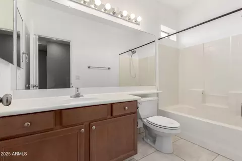 Bath - 5331 E Holmes Ave, Mesa, AZ 85206 photo 2 of 3