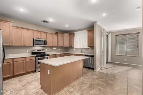 Kitchen - 5331 E Holmes Ave, Mesa, AZ 85206 photo 1 of 2