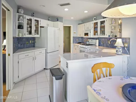 Kitchen - 4142 E Sahuaro Dr, Phoenix, AZ 85028 photo 2 of 2