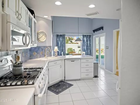Kitchen - 4142 E Sahuaro Dr, Phoenix, AZ 85028 photo 1 of 2