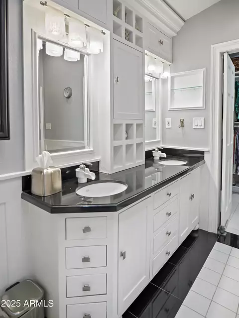 Bath - 4142 E Sahuaro Dr, Phoenix, AZ 85028 photo 3 of 5