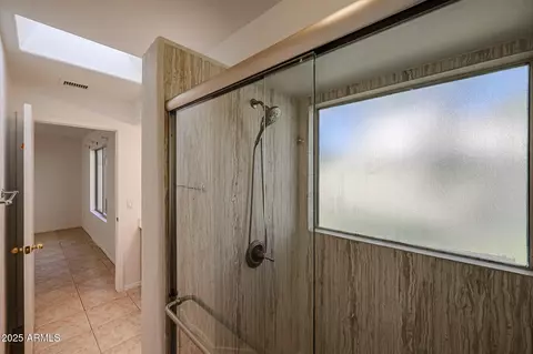 Bath - 2828 E Blackhawk Dr, Phoenix, AZ 85050 photo 2 of 3