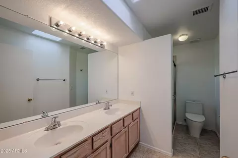 Bath - 2828 E Blackhawk Dr, Phoenix, AZ 85050 photo 1 of 3