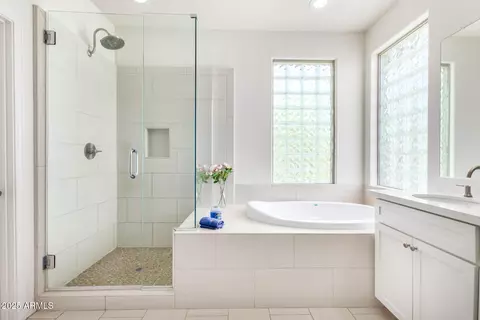 Bath - 1263 E Brookwood Ct, Phoenix, AZ 85048 photo 2 of 3