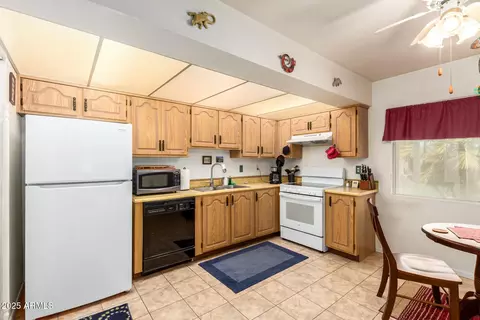 Kitchen - 10461 W Devonshire Ave, Phoenix, AZ 85037 photo 1 of 3