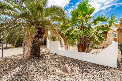 Exterior - 10461 W Devonshire Ave, Phoenix, AZ 85037 photo 1 of 5