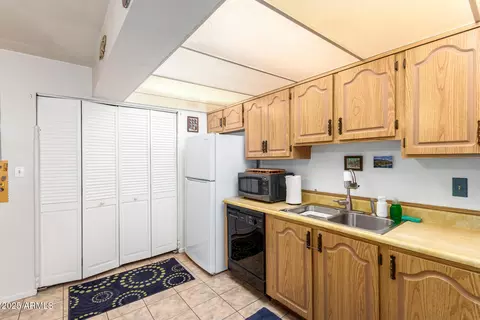 Kitchen - 10461 W Devonshire Ave, Phoenix, AZ 85037 photo 3 of 3