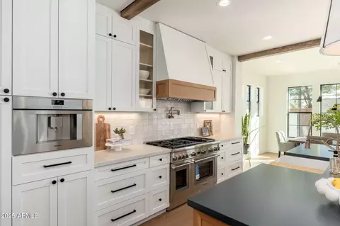 Kitchen - 3427 E Campbell Ave, Phoenix, AZ 85018 photo 5 of 7