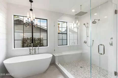 Bath - 3427 E Campbell Ave, Phoenix, AZ 85018 photo 3 of 11