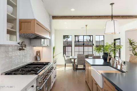 Kitchen - 3427 E Campbell Ave, Phoenix, AZ 85018 photo 6 of 7
