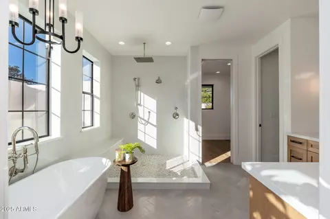 Bath - 3427 E Campbell Ave, Phoenix, AZ 85018 photo 4 of 11