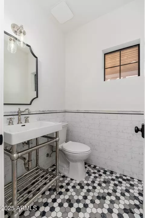 Bath - 3427 E Campbell Ave, Phoenix, AZ 85018 photo 1 of 11