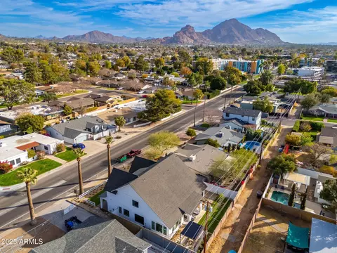 View/Area - 3427 E Campbell Ave, Phoenix, AZ 85018 photo 2 of 3