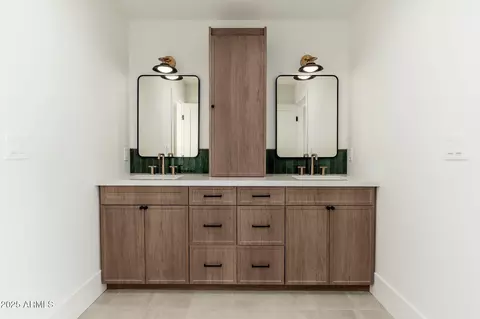 Bath - 3427 E Campbell Ave, Phoenix, AZ 85018 photo 7 of 11