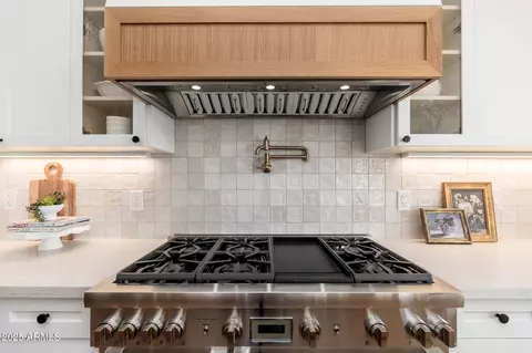 Kitchen - 3427 E Campbell Ave, Phoenix, AZ 85018 photo 7 of 7