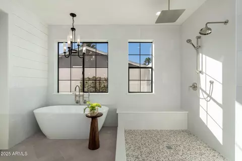 Bath - 3427 E Campbell Ave, Phoenix, AZ 85018 photo 5 of 11