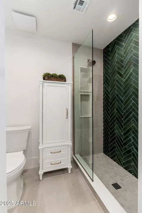 Bath - 3427 E Campbell Ave, Phoenix, AZ 85018 photo 9 of 11