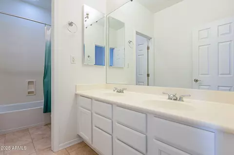 Bath - 3982 E Sandpiper Dr, Phoenix, AZ 85050 photo 4 of 4