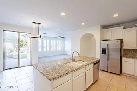 Kitchen - 3982 E Sandpiper Dr, Phoenix, AZ 85050 photo 1 of 3