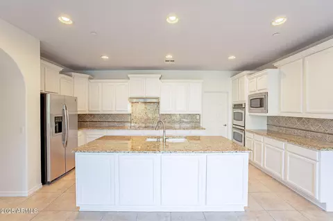 Kitchen - 3982 E Sandpiper Dr, Phoenix, AZ 85050 photo 3 of 3