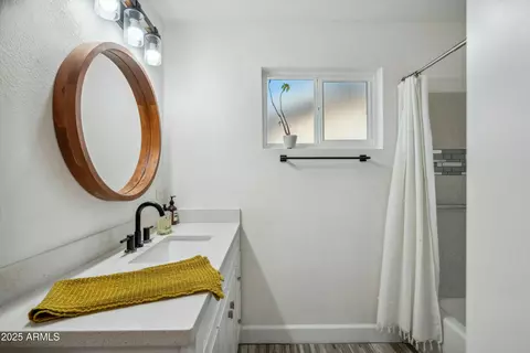 Bath - 1632 E Maryland Ave, Phoenix, AZ 85016 photo 5 of 5