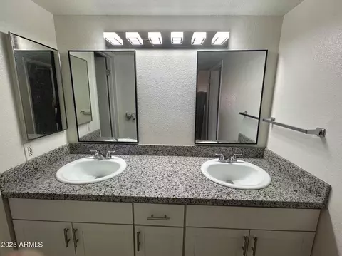 Bath - 1215 E Lemon St #123, Tempe, AZ 85281 photo 1 of 3