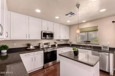 Kitchen - 6512 W Eagle Talon Trl, Phoenix, AZ 85083 photo 2 of 4