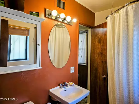 Bath - 66 Mohave Dr, Bisbee, AZ 85603 photo 1 of 4