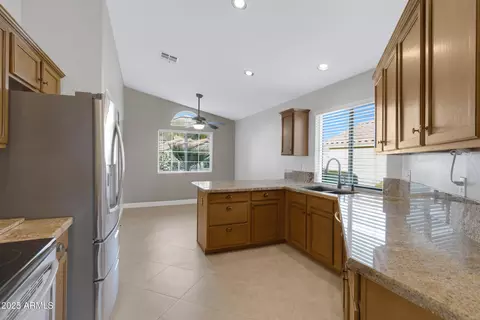 2023 E Glenhaven Dr, Phoenix, AZ 85048 photo 8