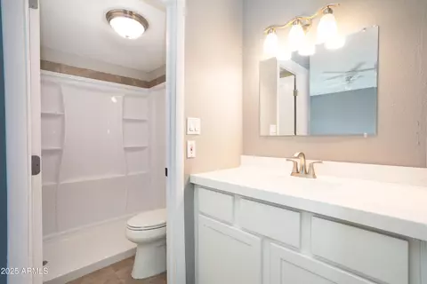 Bath - 2949 E Willow Ave, Phoenix, AZ 85032 photo 2 of 2