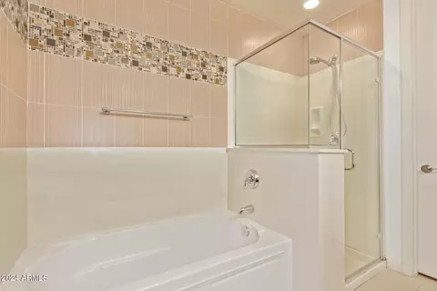 Bath - 1 E Lexington Ave #908, Phoenix, AZ 85012 photo 2 of 4
