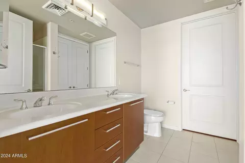 Bath - 1 E Lexington Ave #908, Phoenix, AZ 85012 photo 4 of 4