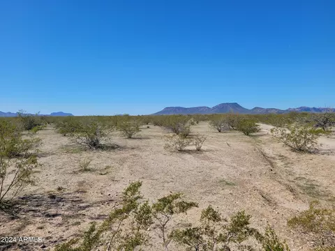 527 W Nn W Carver Rd #C&D, Tonopah, AZ 85354