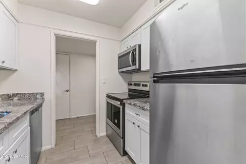 Kitchen - 6547 N 3rd Ave, Phoenix, AZ 85013 photo 2 of 4