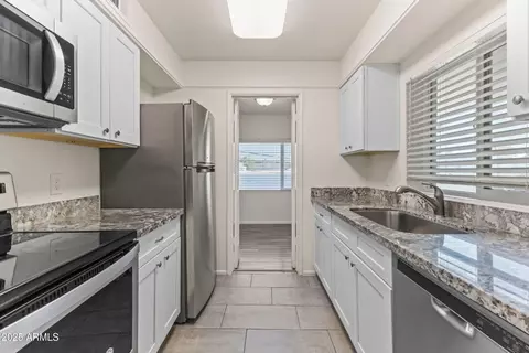 Kitchen - 6547 N 3rd Ave, Phoenix, AZ 85013 photo 1 of 4