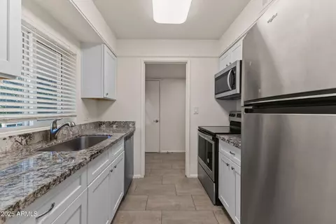 Kitchen - 6547 N 3rd Ave, Phoenix, AZ 85013 photo 3 of 4