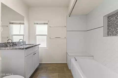 Bath - 6547 N 3rd Ave, Phoenix, AZ 85013 photo 4 of 5